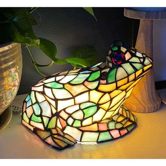 Tiffany Style Stained Glass Frog Lamp
