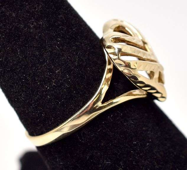 Beautiful Heart Ring in 14K Yellow Gold