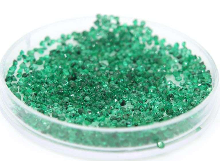 Simply amazing 15.60ct set of top green Emeralds!