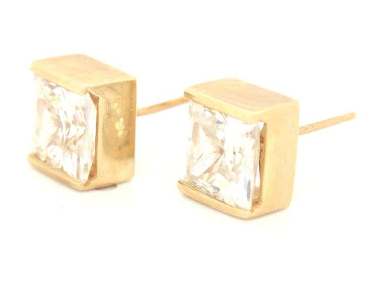 14kt Yellow gold princess cut cubic zirconia stud earrings