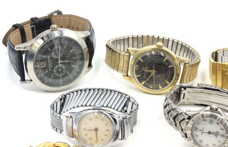 Group lot of 7 watches