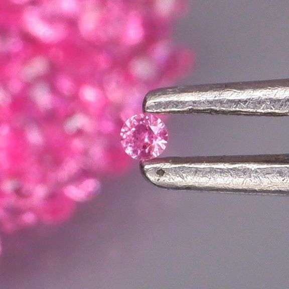 Diamond brilliant 2ct pink Sapphires from Madagascar!