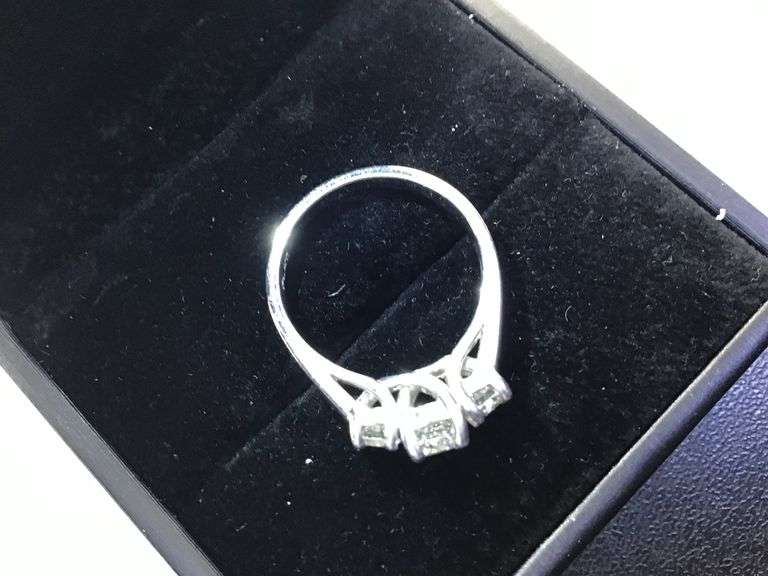 DAZZLING PLATINUM TRILOGY ENGAGEMENT RING
