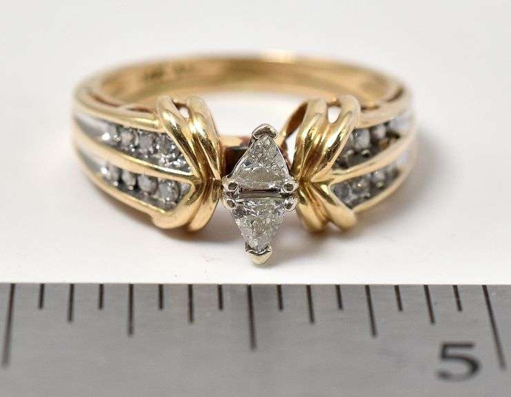 Gorgeous 14k Yellow Gold Diamond Ring.