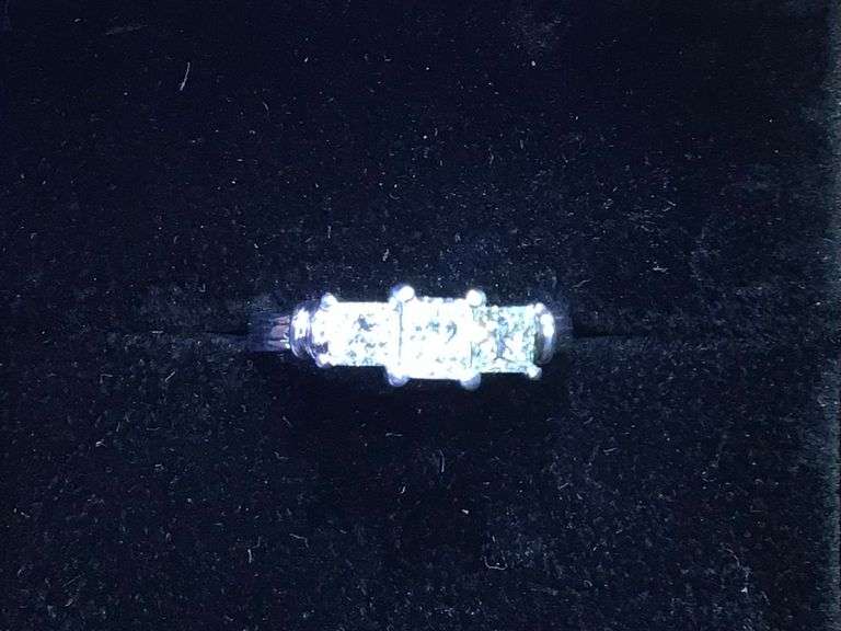BREATHTAKING BEATIFUL PLATINUM DIAMOND RING