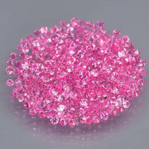 Diamond brilliant 2ct pink Sapphires from Madagascar!