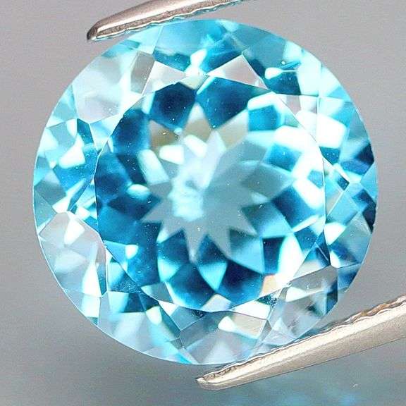 Superbly cut heavy flashing 8.45ct Swiss blue Topaz solitaire