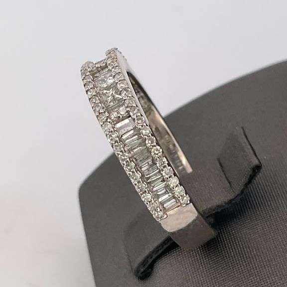 CERTIFIED 14K WHITE GOLD DIAMOND BAND