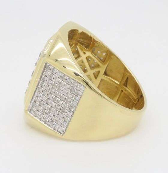 Men's 2.10CTW Diamond Encrusted Ring