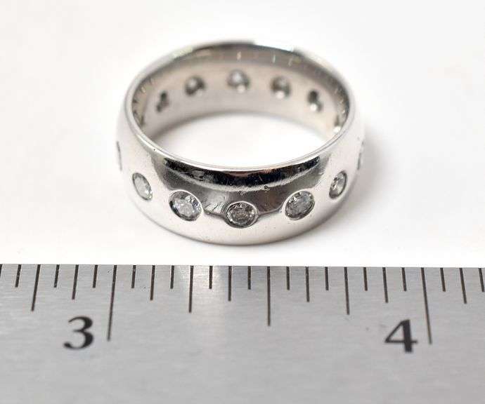 Luxurious Platinum Diamond Ring Band