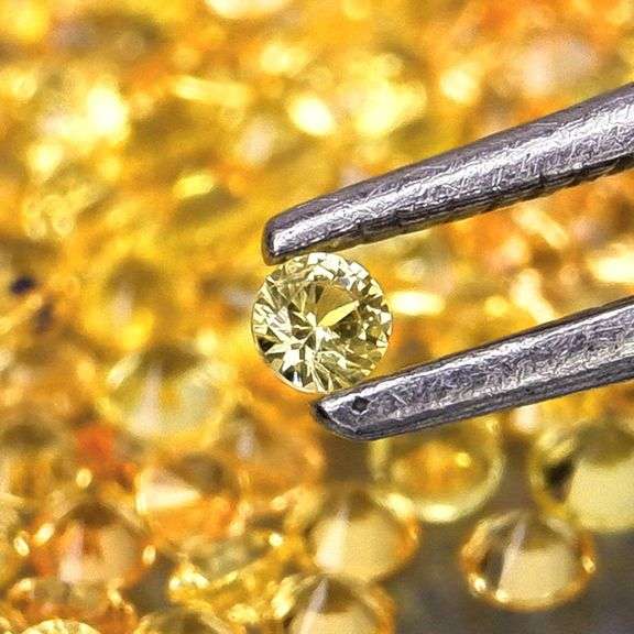 SUPERB!!! VS to eye clean 4.05ct canary yellow Sapphire set