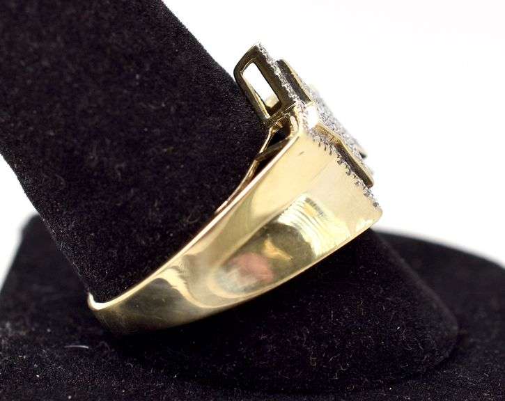 Men's Diamond Set Star Ring in 10K Yellow Gold