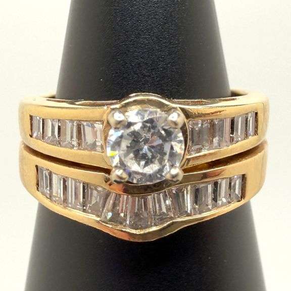 Charming 14K Gold Engagement Ring Set with Small Diamond - Size 6