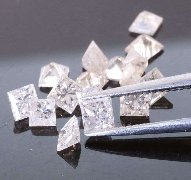 Glittering! Full 1.05ct set of princess cut Diamonds!