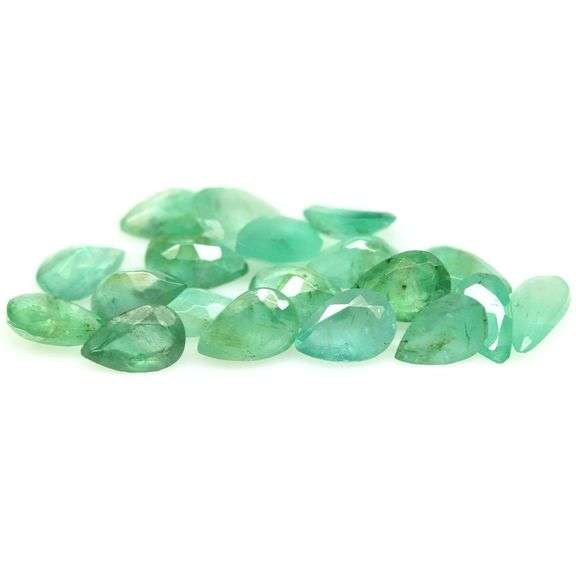Bright emerald green 5.88ct 19pc Emerald set