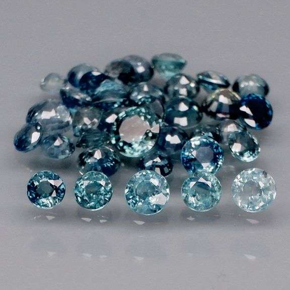 Natural 3.62ct blue Sapphire set with multiple hues