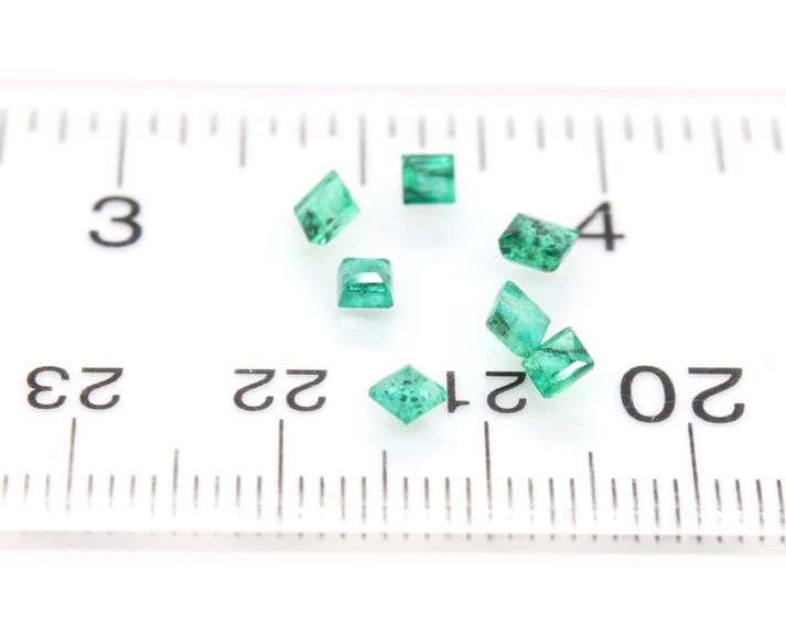 High grade 2.97ct set of princess cut Emeralds!