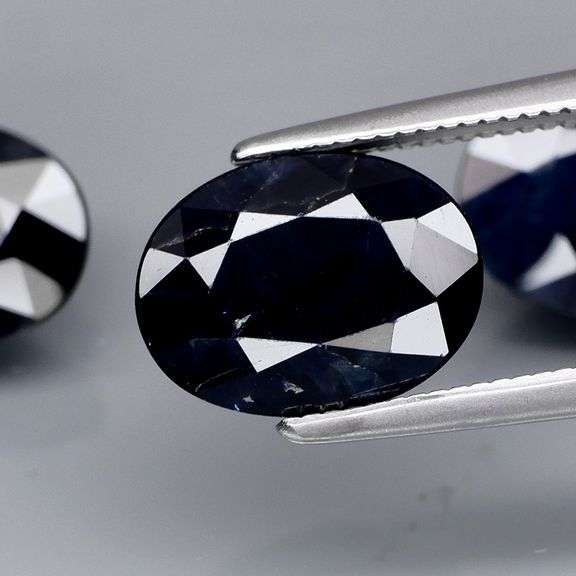 Heated Only! Heavy 7.12ct midnight blue Sapphire set!