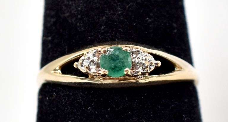 Beautiful 14K Yellow Gold Emerald Gemstone and Diamond Ring