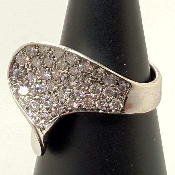 18k White Gold Pave Diamond Ring - Size 6.5