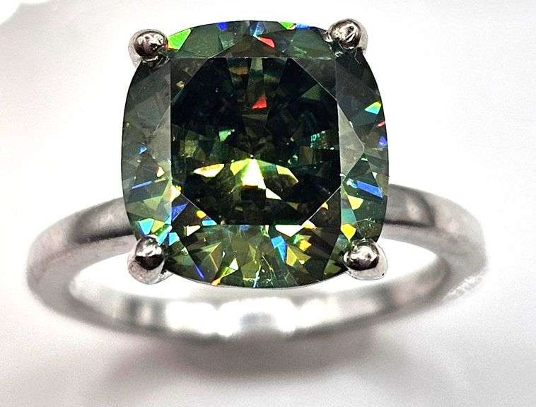 Sparkling 14 K White Gold Plate 5 Ct VVs1 Lab Simulated Diamond Ring