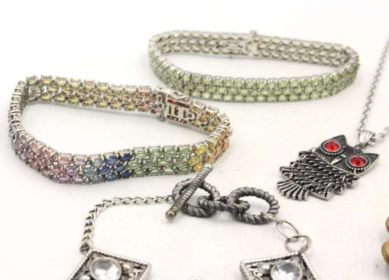 Group lot of fashion jewelry