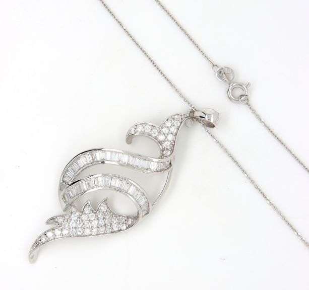 18kt White gold cubic zirconia bagutte with round swirl necklace