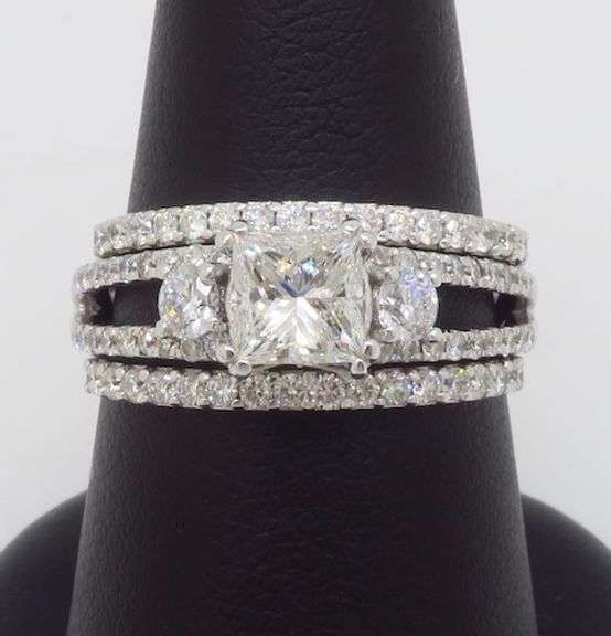Princess & Round Brilliant Cut Diamond Ring