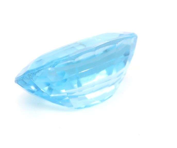 Stadium cut! 14.93ct French blue Topaz center stone
