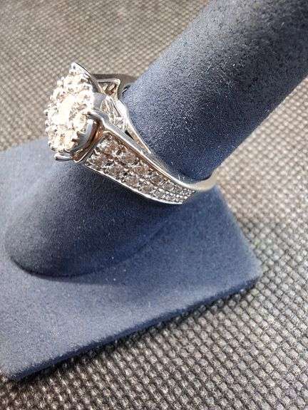 ELEGANT 14K WHITE GOLD CLUSTER ENGAGEMENT RING