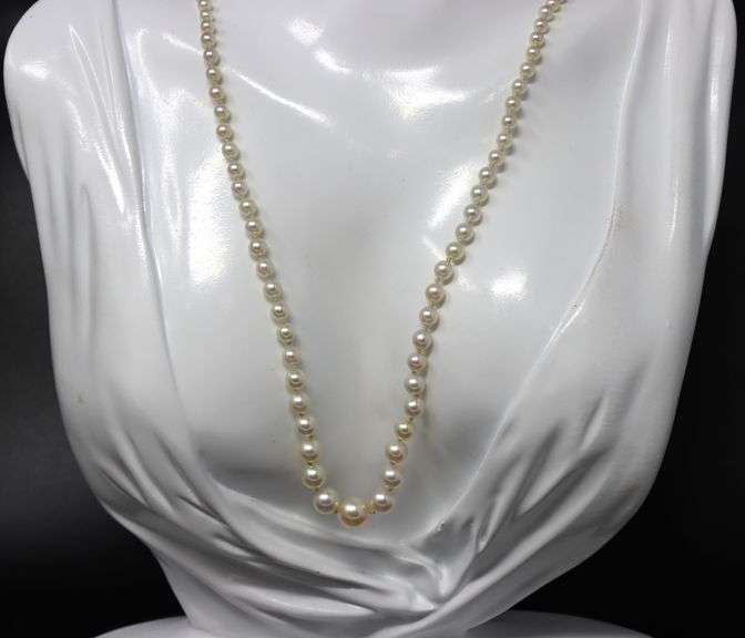 Vintage graduated pearl strand necklace with diamond clasp and shortener