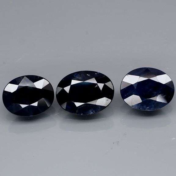 Heated Only! Heavy 7.12ct midnight blue Sapphire set!