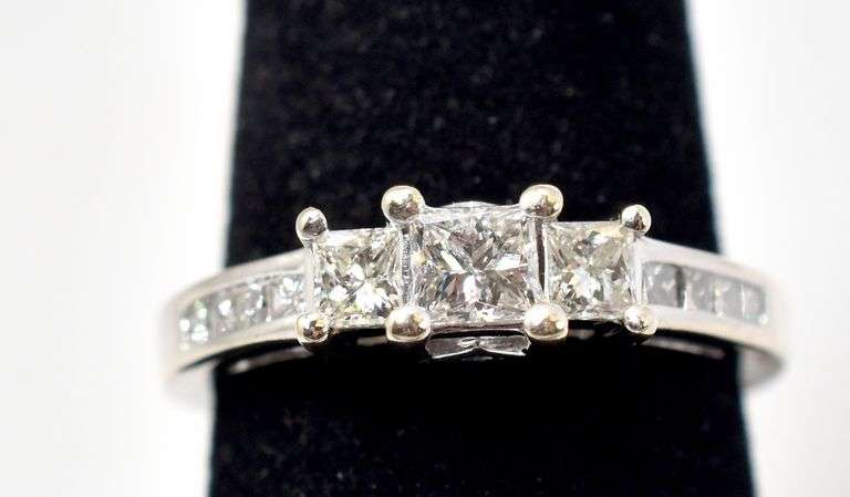 Ravishing 14K White Gold 0.70CTW Diamond Ring