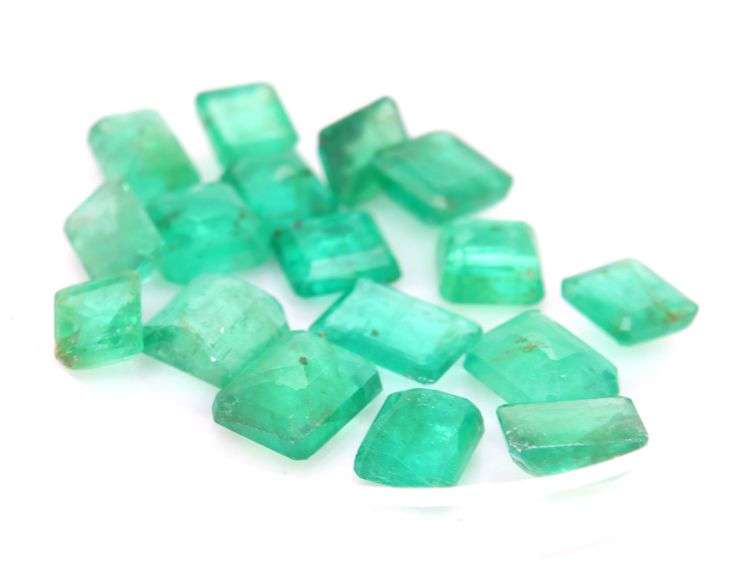 Incredible size! 15.09ct bright green Zambian Emerald set!