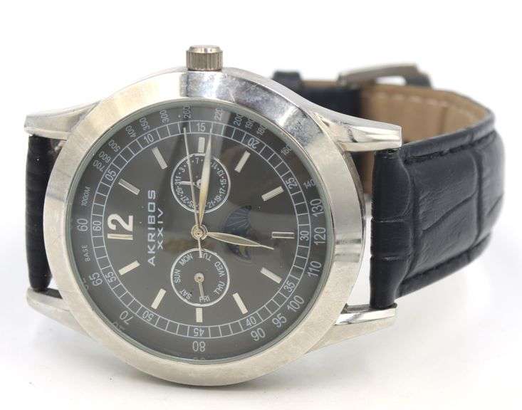 Group lot of 7 watches