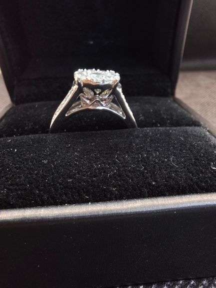 ELEGANT 14K WHITE GOLD CLUSTER ENGAGEMENT RING