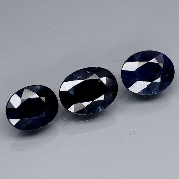 Heated Only! Heavy 7.12ct midnight blue Sapphire set!
