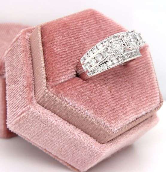 10kt White gold 2ctw Illusion set diamond engagement ring