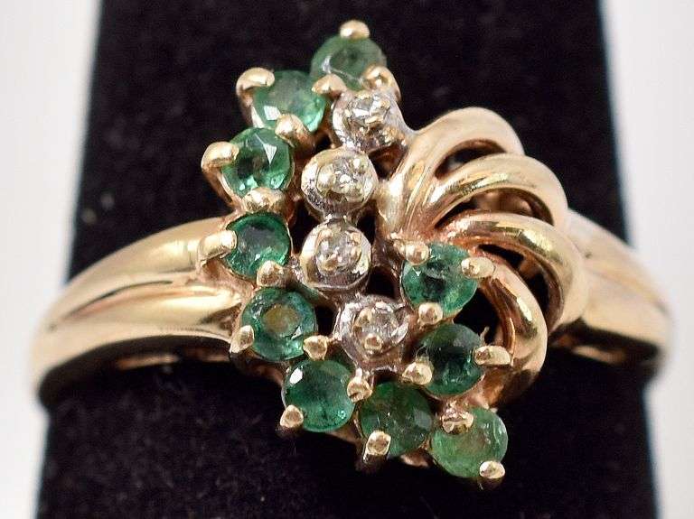 Emerald Gemstone and Diamond Ring in 14K Yellow Gold