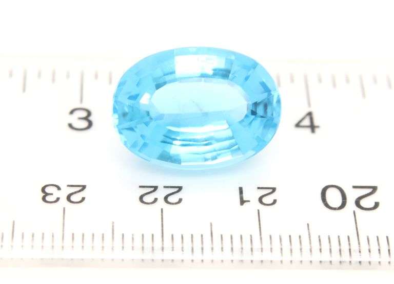 Stadium cut! 14.93ct French blue Topaz center stone