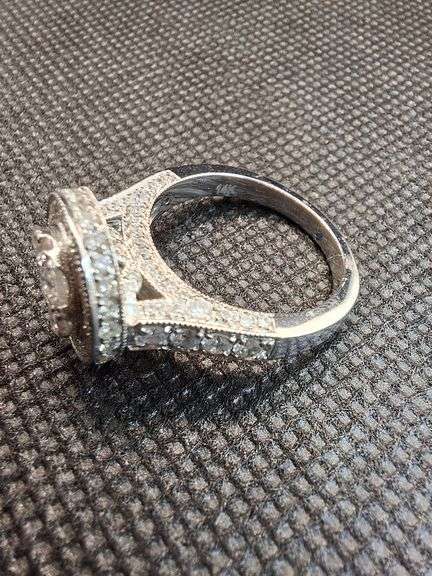 ENCHANTING 14K WHITE GOLD CLUSTER RING