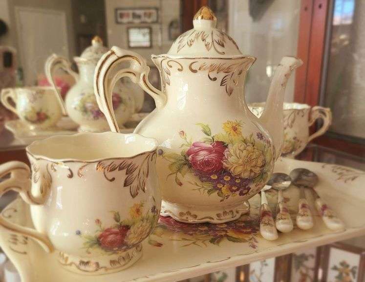 Porcelain Rose Tea Set