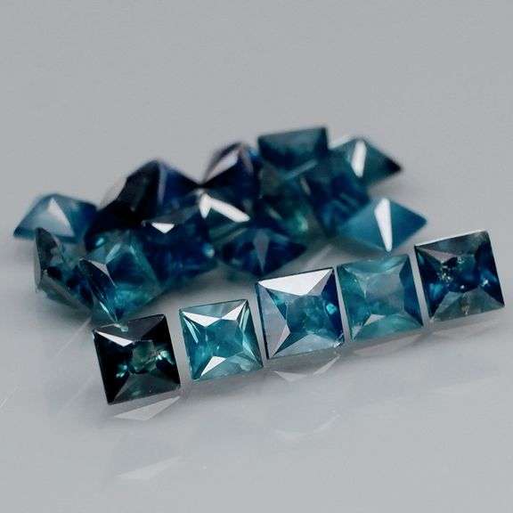 Stunning! 3.30ct set of blue green princess cut Sapphires