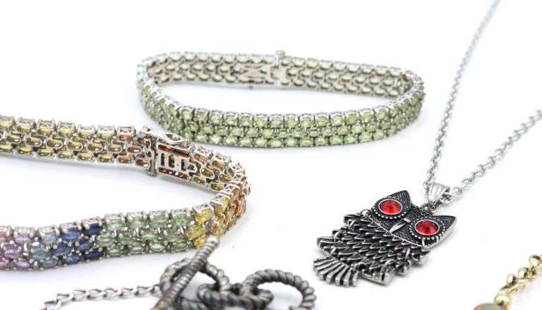Group lot of fashion jewelry