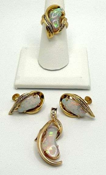 Exquisite 14k Gold Diamond and Fine Opal Set: Ring, Pendant, Earrings