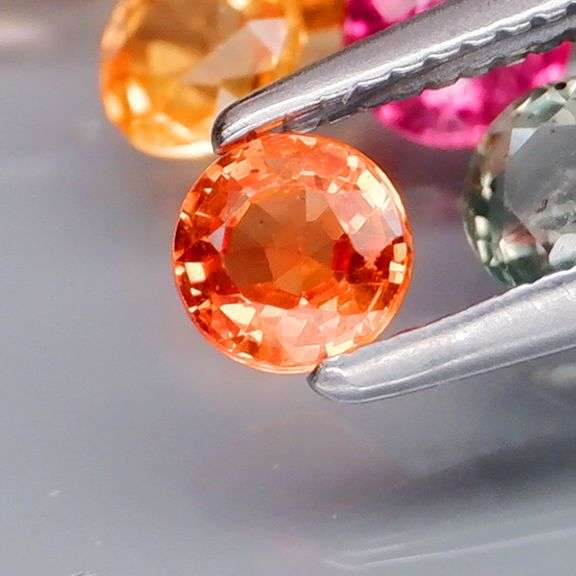 Simply brilliant 3.91ct set of fancy Sapphires