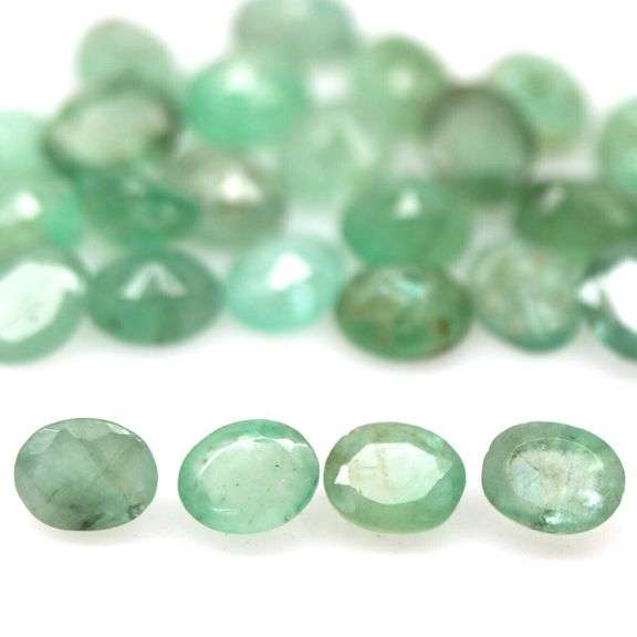 Bright emerald green 9.10ct 26pc Emerald set