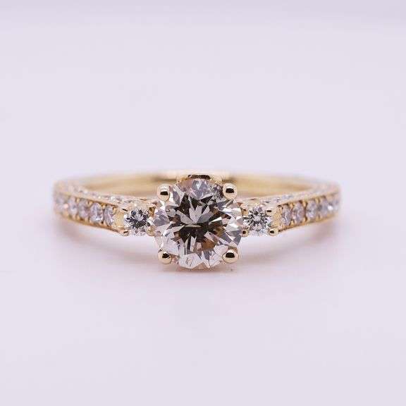 Elegant 14K Gold Diamond Ring