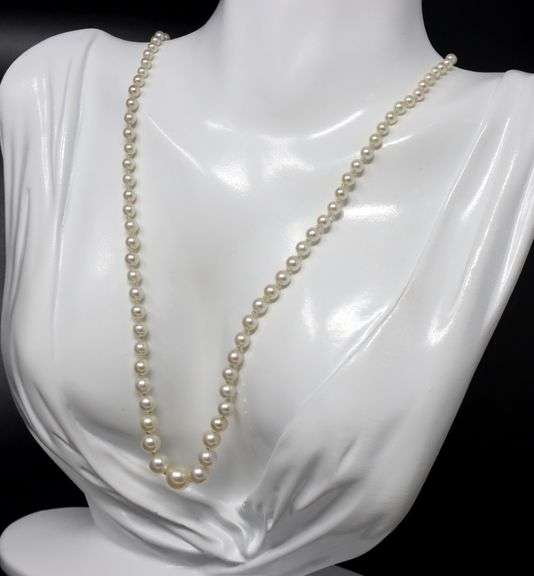 Vintage graduated pearl strand necklace with diamond clasp and shortener