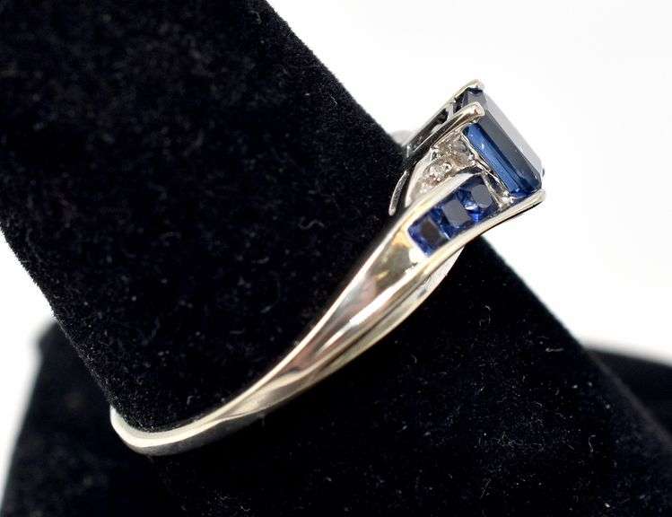 Delightful 10K White Gold Blue Sapphire Gemstones and Diamond Ring